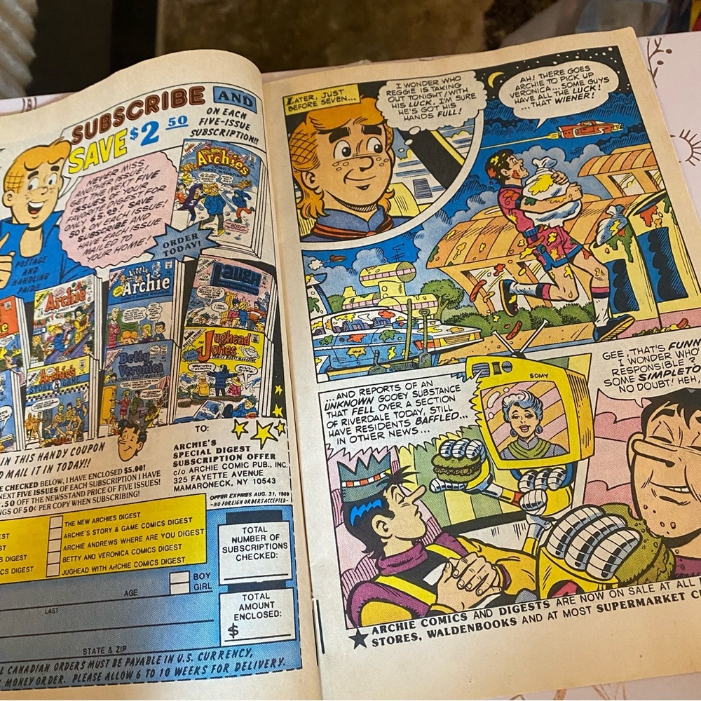 Archie 3000 Issues 1 & 2 Comics - Picture 3 of 9